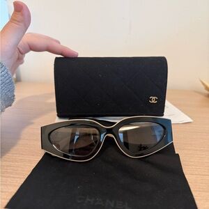 CHANEL Black and Beige Sunglasses